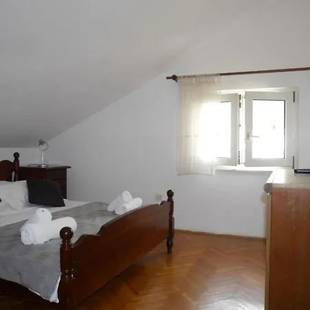 Seaside - 2 Bedroom 6 *